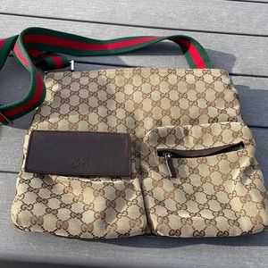 Gucci crossbody with cherry line